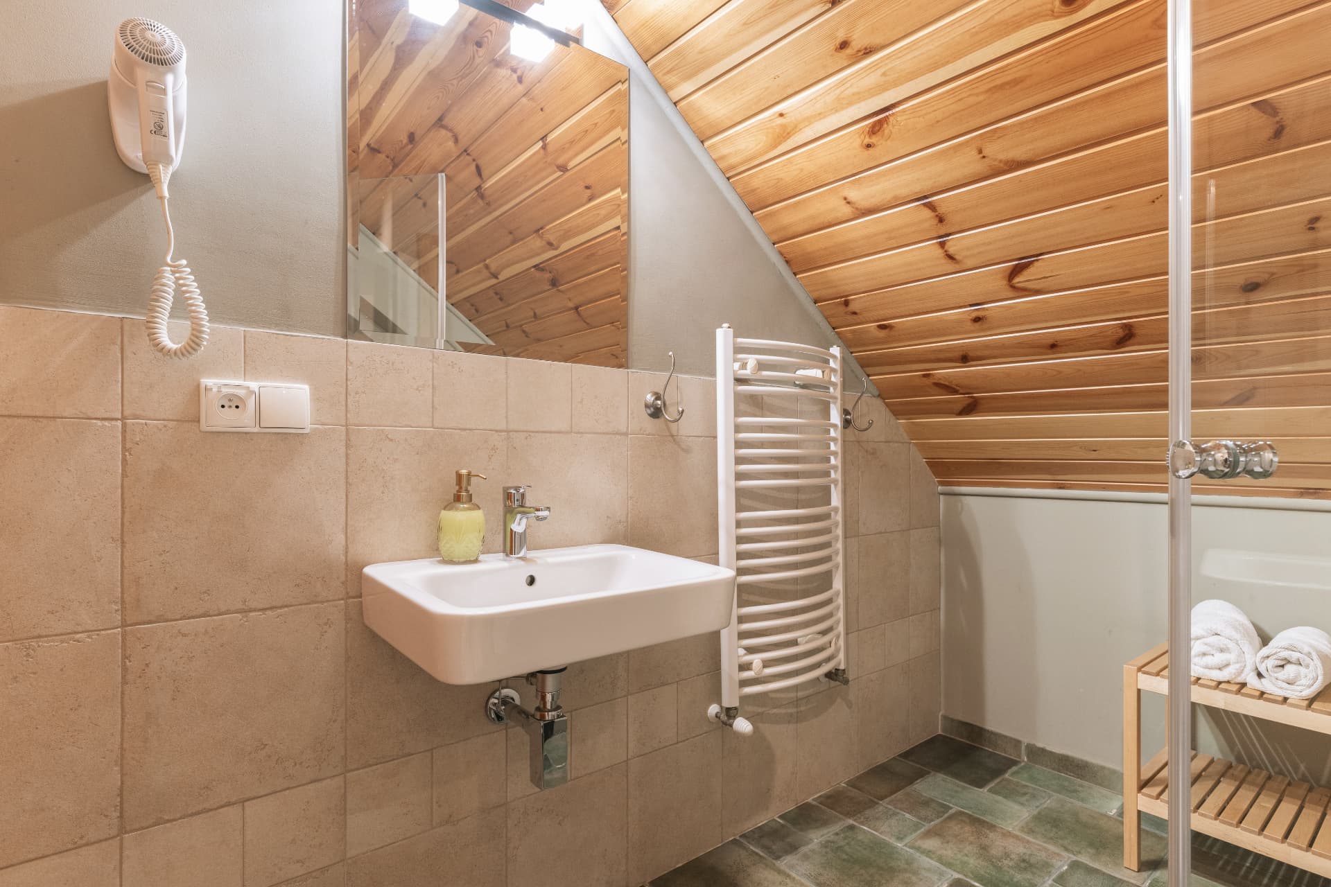 Second bathroom area of room 7 with a sink, mirror and towel radiator