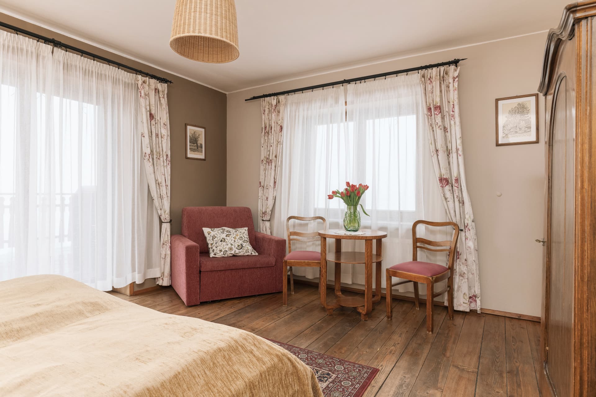 Sitting corner with sofa bed and table in Deluxe Double Room