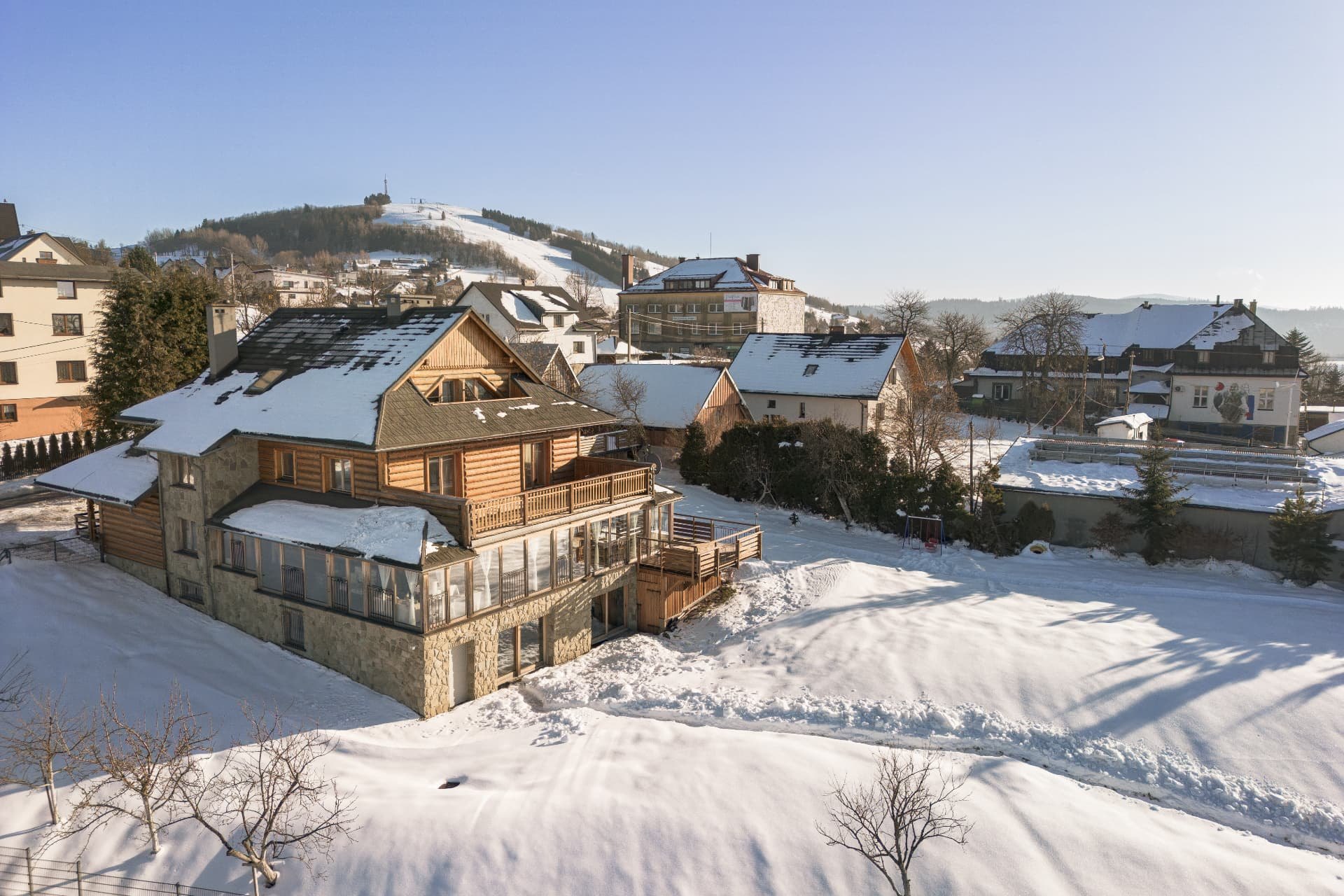The lodge in winter, seen from above over the snow-covered garden