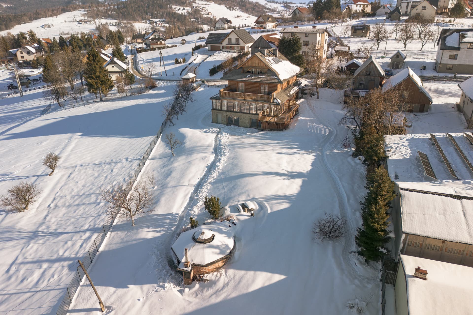 Aerial view of the lodge and its snow-covered garden
